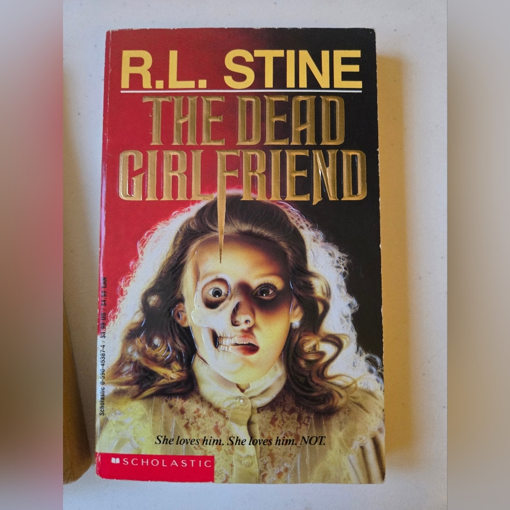 R.L. Stine Vintage Book Bundle โ Call Waiting & The Dead Girlfriend - Picture 3 of 10